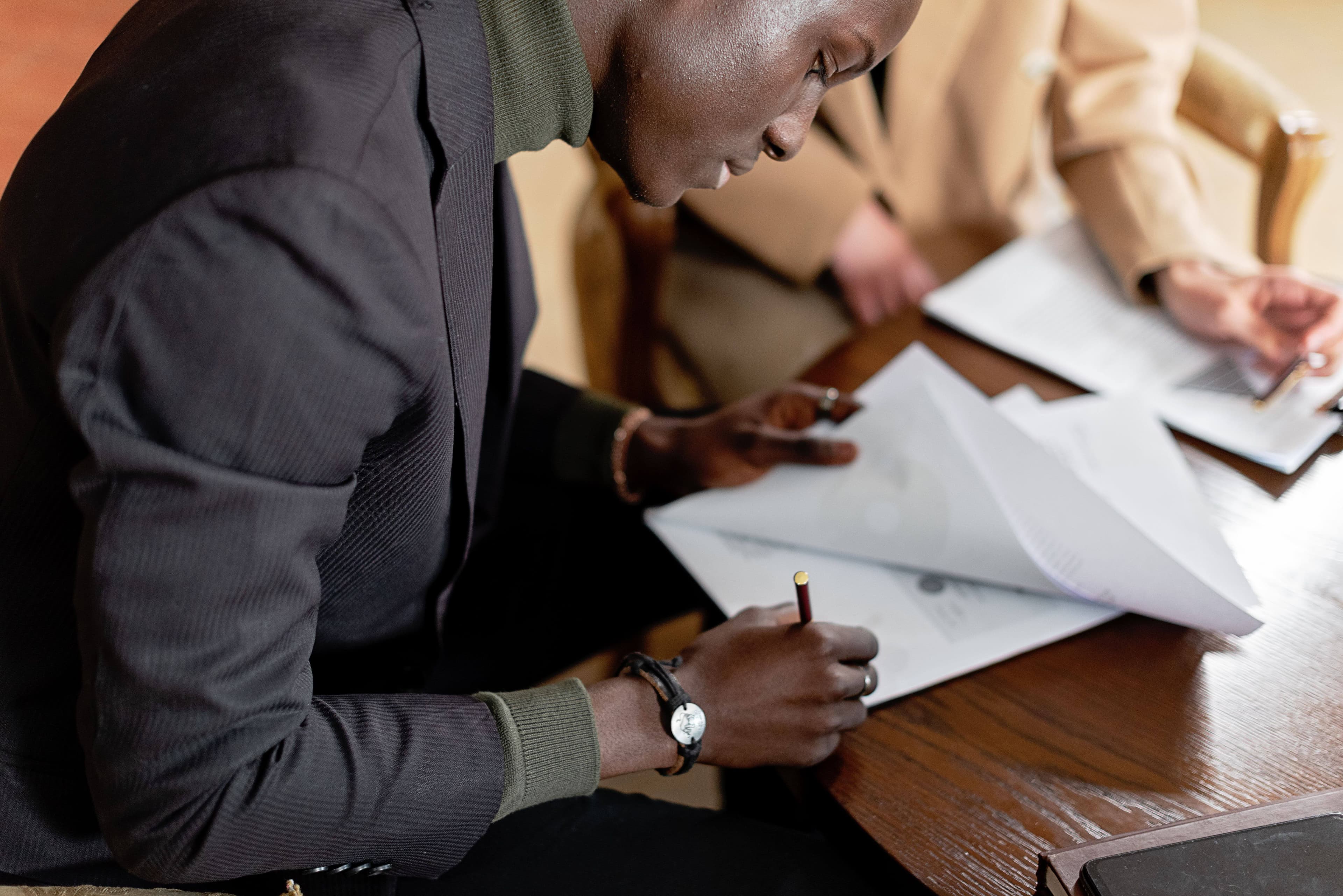 Signature de documents liés aux marchés publics
